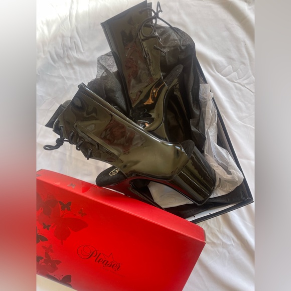 Pleaser 8” heel ADORE 1018 Size 6. Black patent leather. Peep toe - Picture 4 of 4